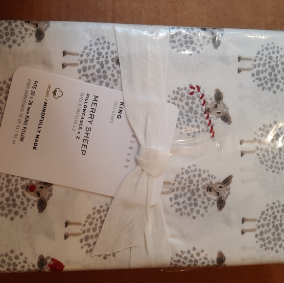 **Pottery Barn Merry Sheep King Christmas Holiday Cotton Percale Pillowcases - Picture 3 of 8